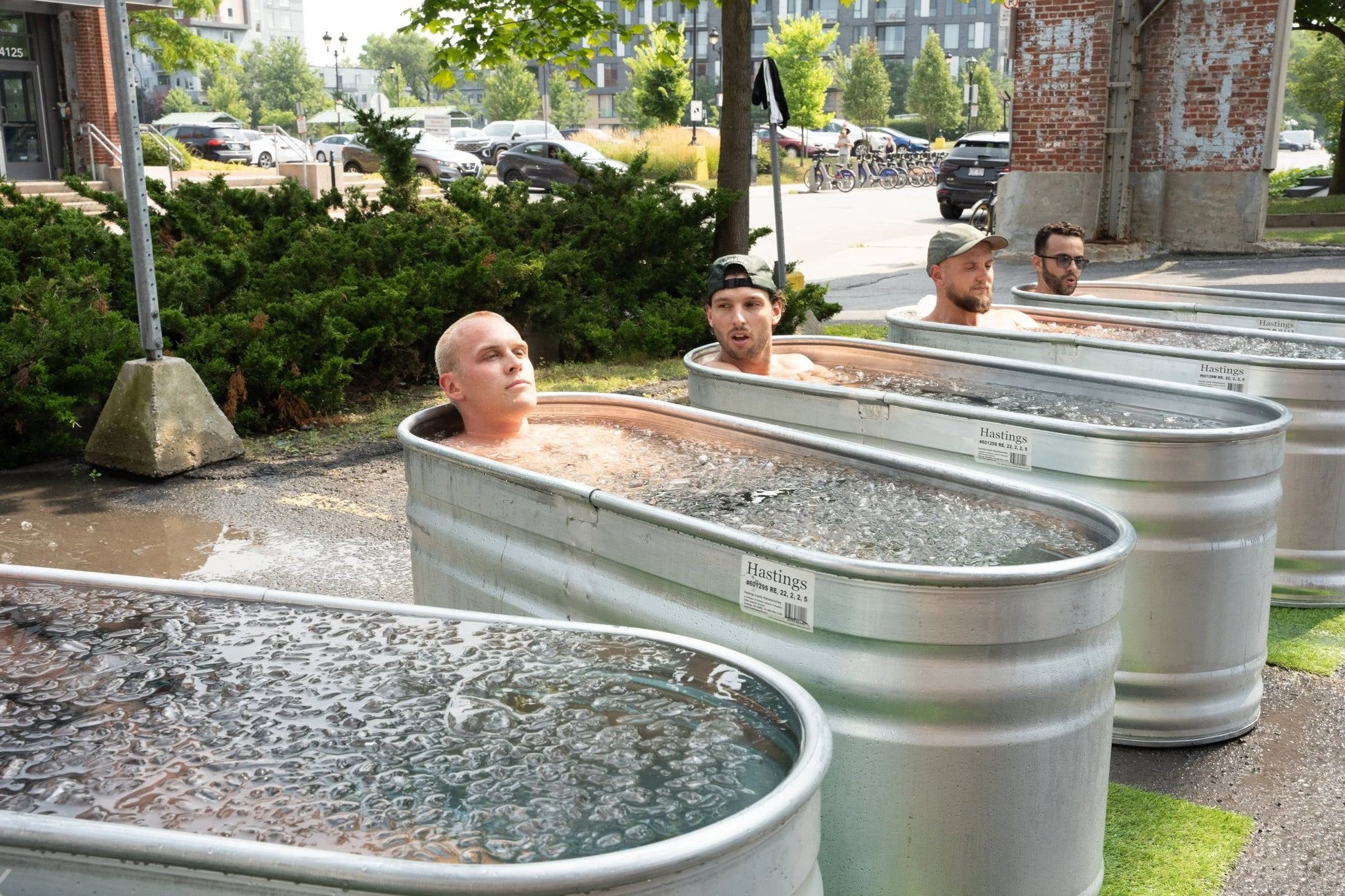 Location Bain de Glace 4' pour Événements | ILOTank Montréal - ILOTank