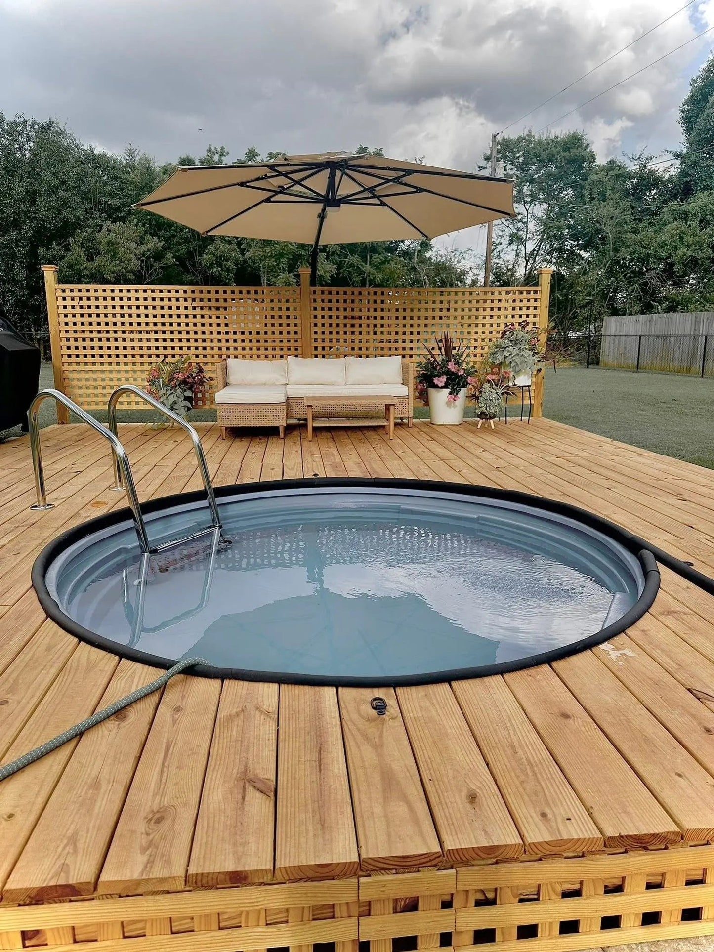 Stock Tank Pool Polyéthylène Gris 8' | Grande Piscine Légère | ILOTank - ILOTank